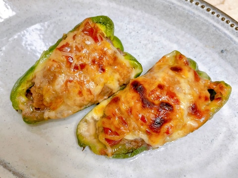 ピーマンの肉詰めチーズ焼き